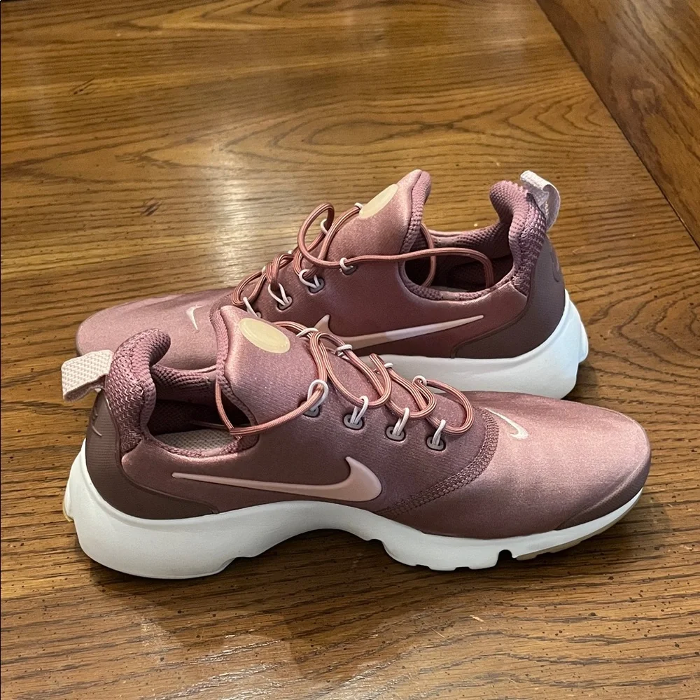Nike Presto Fly Mauve Sneakers, size‎ 9
